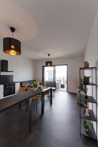 Dining 3, Apartment in Porspoder Near Plage du Bourg, Finistère