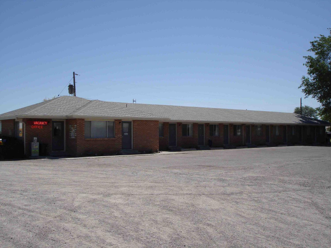 Others 3, Tops Motel, Minidoka