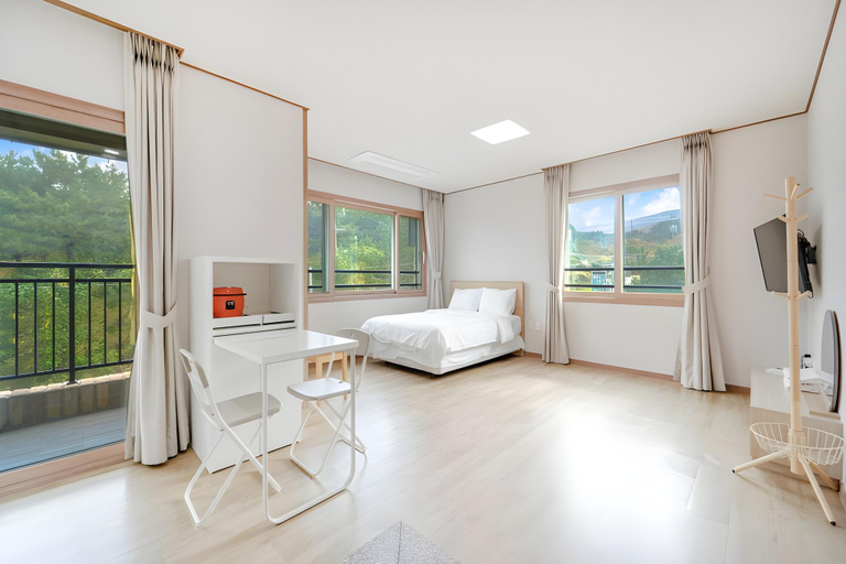 Bedroom, Jeju Gwaneumsa ganeun gil Pension, Jeju
