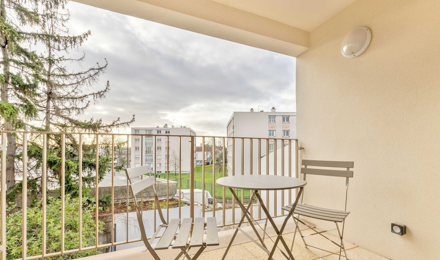 Outdoor dining, Pleasant apt With Balcony -6p-proche Disney/paris, Val-de-Marne