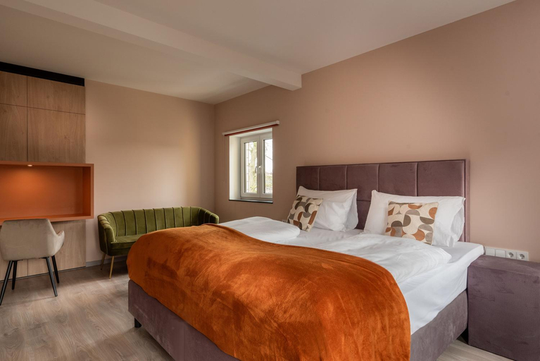 Others 4, Hotel Parkzicht, Valkenburg aan de Geul