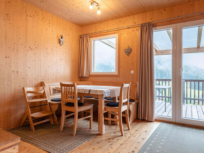Dining 5, Luxury Retreat With Relaxing Bubble Bath, Murtal