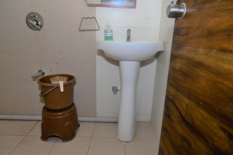 Bathroom 1, HOTEL ROYAL MANSION SOMNATH, Gir Somnath