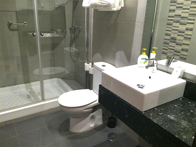 Bathroom 4, HOTEL CASTILLA GUERRERO, Málaga