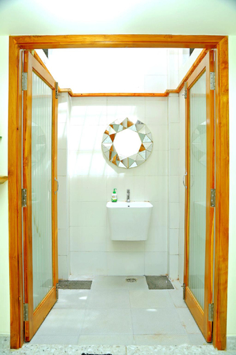 Bathroom 3, "CKS The Golden Nest" - All Attractions Nearby!, Puducherry