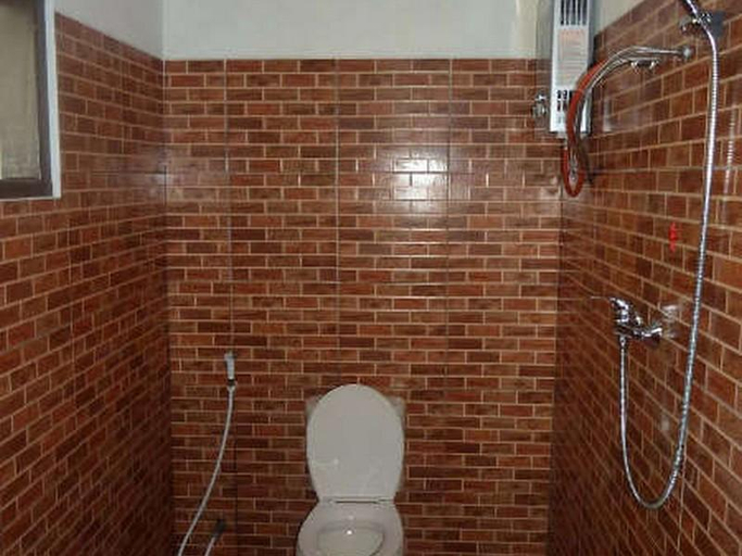 Bathroom 2, Java Lagoon Hotel, Pangandaran
