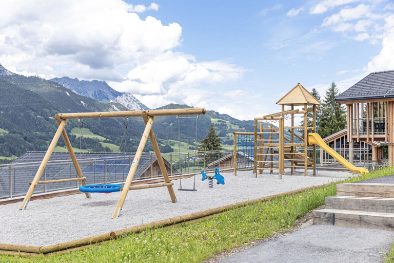 Garden, Lush Chalet With Private Sauna, Liezen