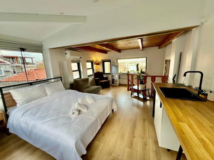 Room 3, The Wooden 17, Fatih