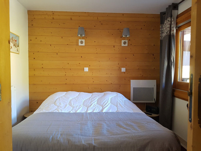 Room 2, Studio in France With Ski Slope Access, Savoie