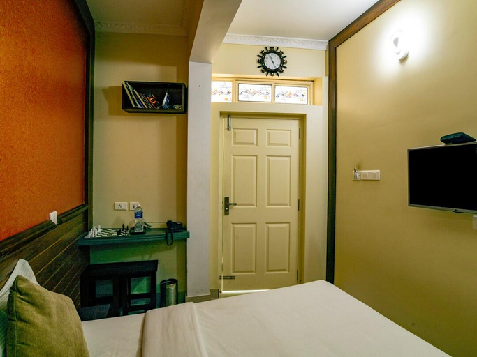 Bedroom 2, Gems9 Airport Hotel, Ernakulam