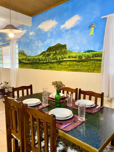 Food & Drinks, 3BR, 3BA Cosmic Home Sleeps 12! With a Lux Jacuzzi, Alto Paraíso de Goiás