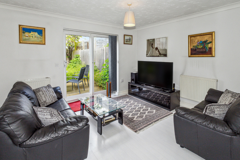 Living room 2, Urban Oasis - Modern 2B/2B Retreat Near Nature, Essex
