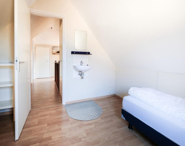 Room 4, Pleasant Villa Near sea and Beach, Zijpe