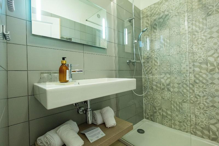 Bathroom 3, Hotel & Restaurant Les Mouettes, Haute-Corse