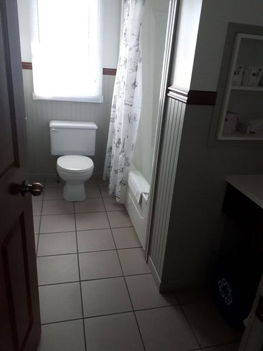 Bathroom, Motel Imperial, Le Rocher-Percé