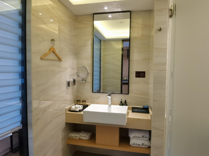 Bathroom 2, Arting Hotel 深圳坪山高铁站雅庭丰年酒店, Shenzhen