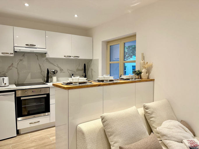 Private kitchen 3, Charming Apartment - 2bd/4p - Center of St Tropez, Var