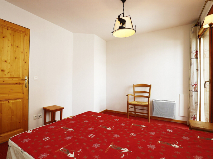 Room 2, Apartment in Orcieres With Ski Slope Views, Hautes-Alpes