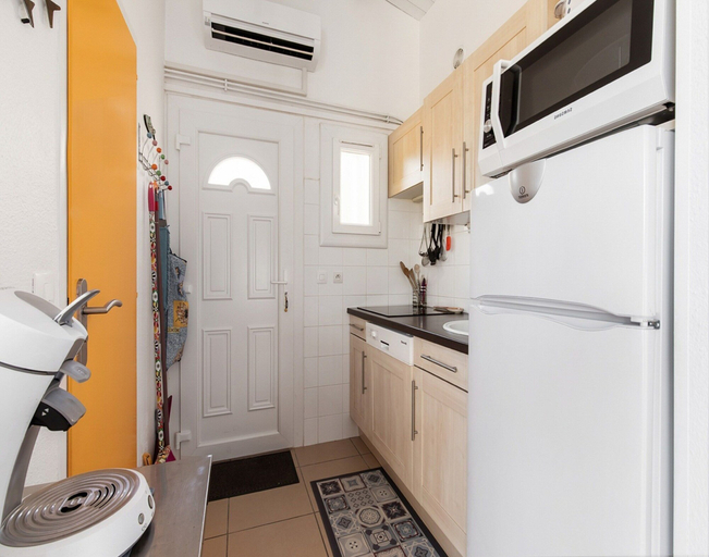 Private kitchen 4, Stylish 2-bedroom Retreat in Agde, Hérault