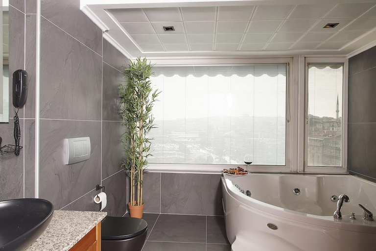 Bathroom 5, Vatan Asur Hotel, Fatih