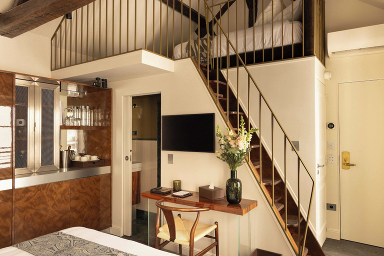 Room 5, Palais Bourbon Hotel - Suite 25 - 3P - Invalides, Paris