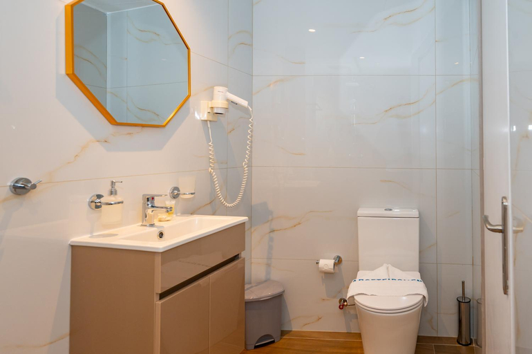 Bathroom 4, Costa Angela, South Aegean