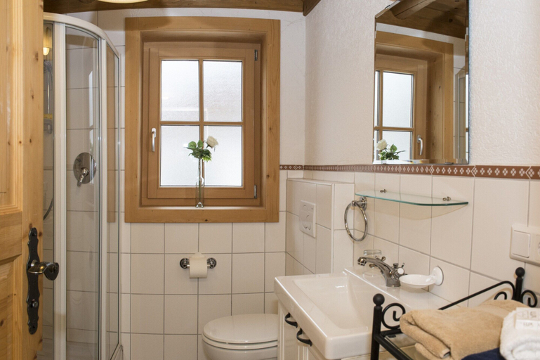 Bathroom, Cabin in Seefeld Near Ski Slopes & Mountains, Innsbruck Land