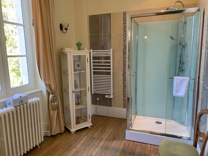 Bathroom 3, Domaine de Prefond, Cher