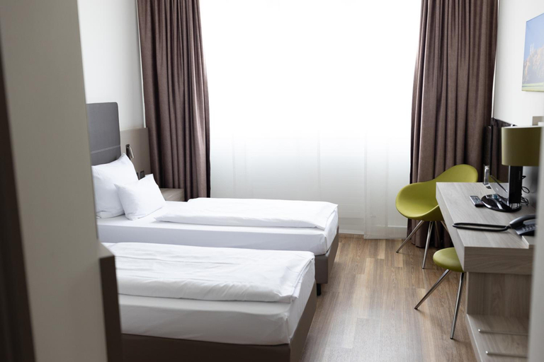 Bedroom 4, Feringapark Hotel by Coffee Fellows Hotels, München