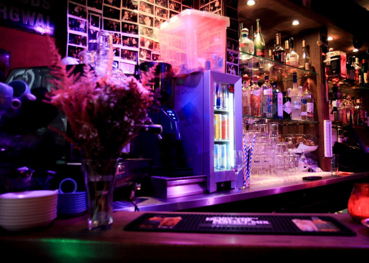 Food & Drinks