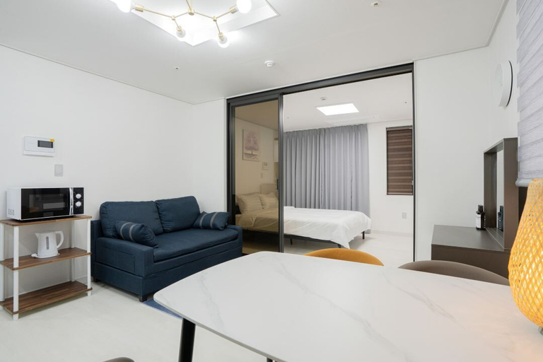 Bedroom 2, Seomun Residence Hotel, Jeju