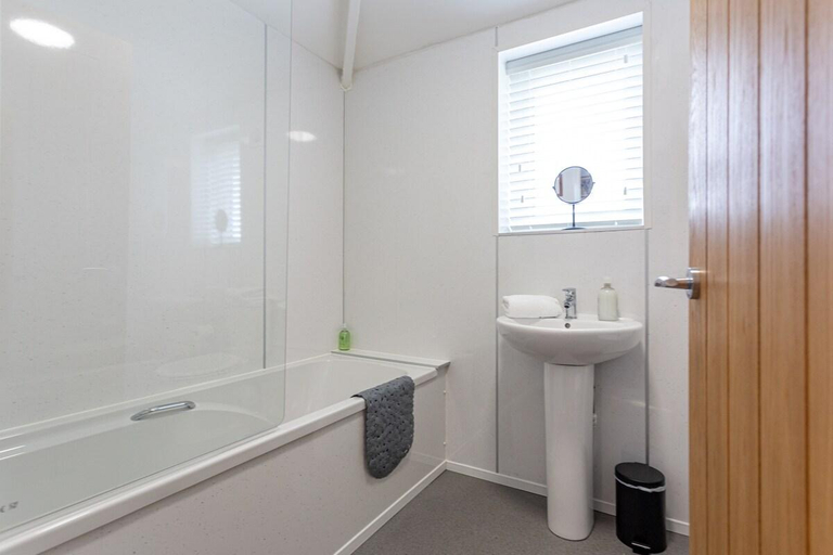 Bathroom 3, Kepier Crescent, Durham