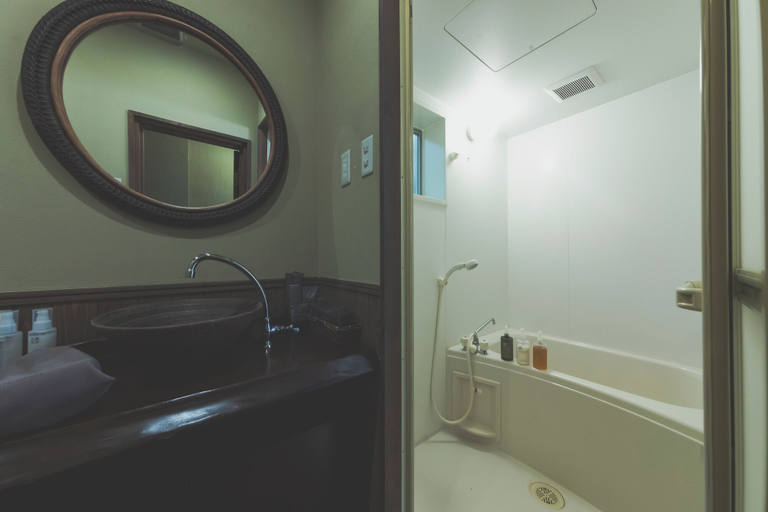 Bathroom 2, Meitokuan, Minoo