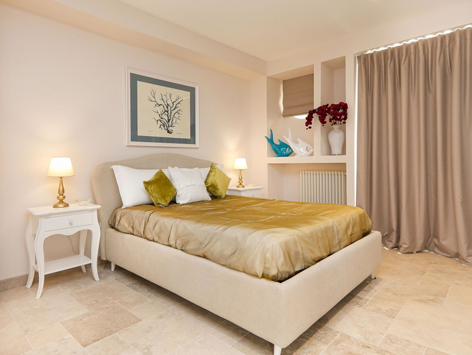 Room 5, Marina Homes in Syracuse, Syracuse