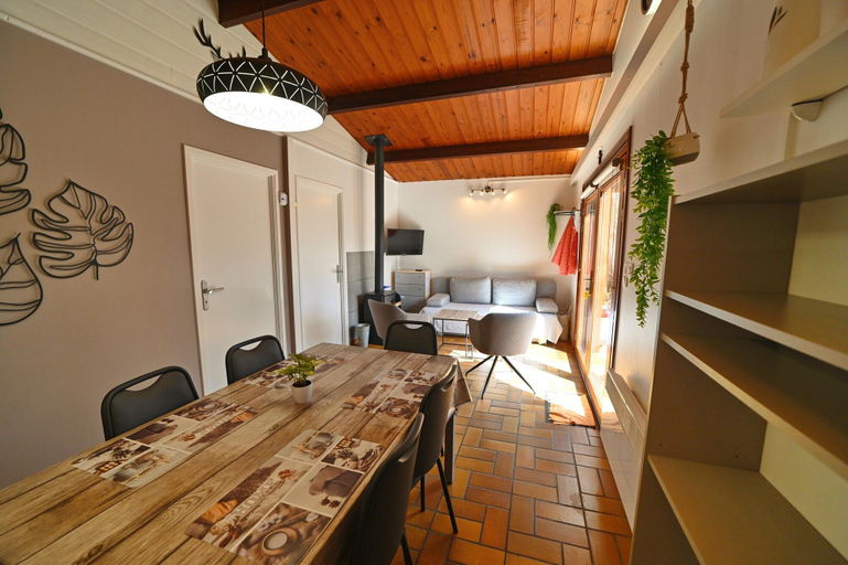 Dining 5, Chalet in Viroinval Near Nature Park, Namur