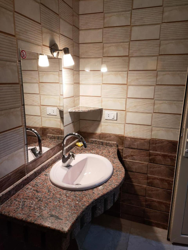 Bathroom 3, Rahala Safari Hotel, Shurtah al-Farafirah