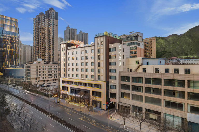 Exterior & Views