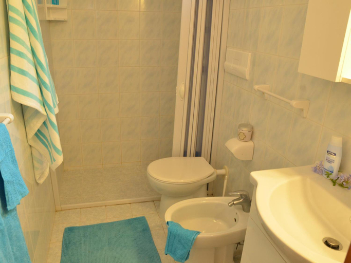 Bathroom 4, Villaggio Gabbiano Beach, Foggia