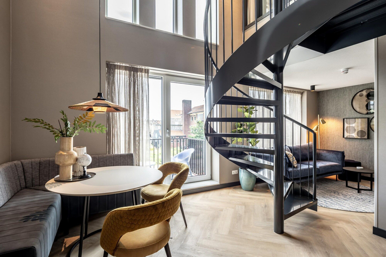 Dining 4, Family Apartment w/ Bunk Beds, Delft