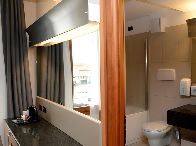Bathroom 5, Albergo Roma, BW Signature Collection, Treviso