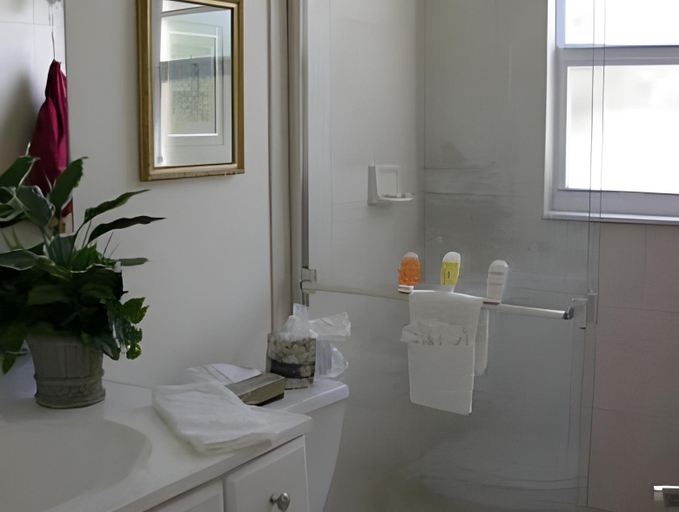 Bathroom 4, Barefoot Beach Resort, Pinellas