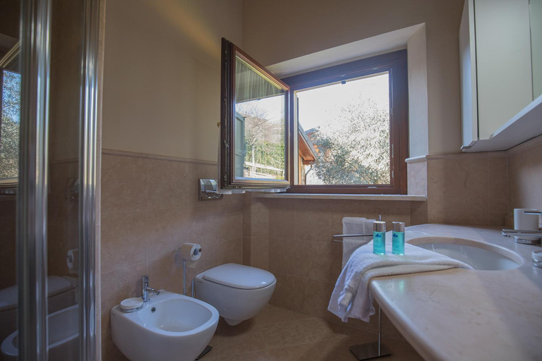 Bathroom 3, Apartments Golf Bogliaco, Brescia