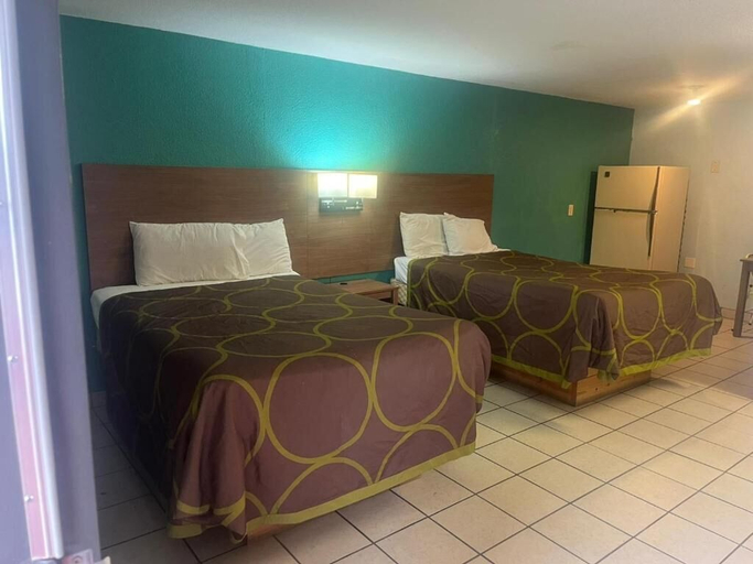 Room 3, Sun Motel, Bexar