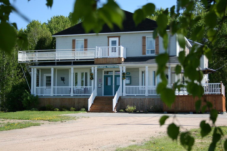Exterior & Views