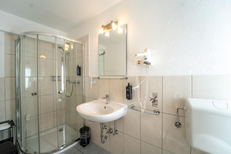 Bathroom 3, Gastehaus Mack - Mosel Rooms & Restaurant, Trier-Saarburg
