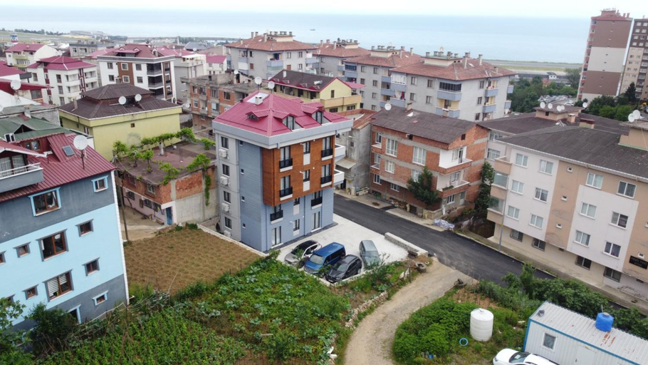 Exterior & Views