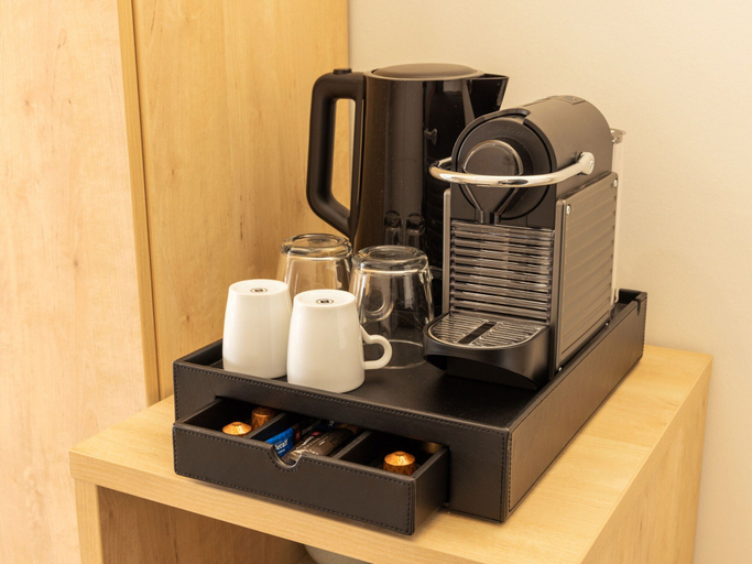 Private kitchen 3, Comfortable Hotel Room in Center of Volendam, Edam-Volendam