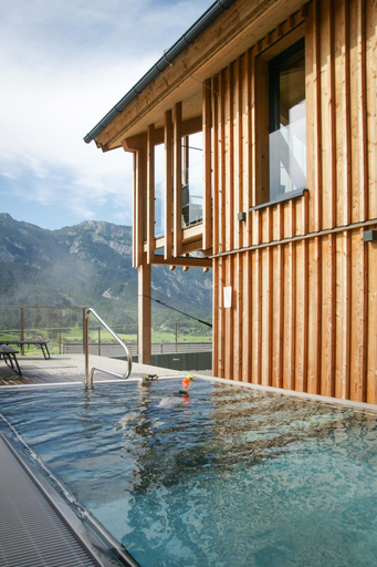 Pool 5, Attractive Chalet on the Slopes, Liezen