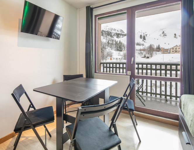 Dining, Cozy Mountain Retreat With Balcony, Isère