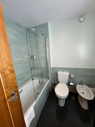 Bathroom 4, Semanas 30 e 24 Vila Gale Cerro Alagoa, Albufeira